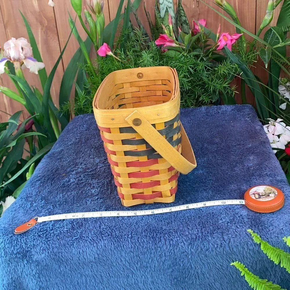 Longaberger vintage 25th anniversary basket with hinged handle but without liner